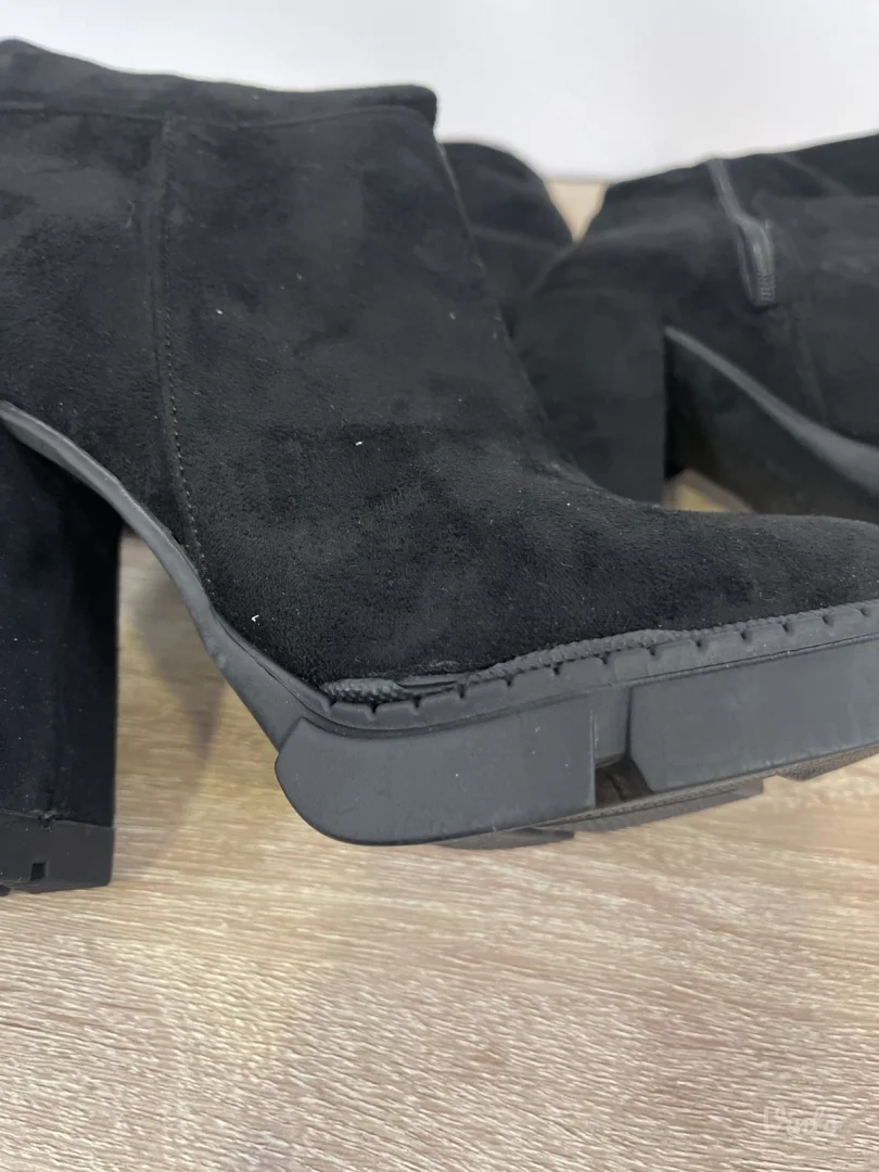 2 - Nove čarapa čizme