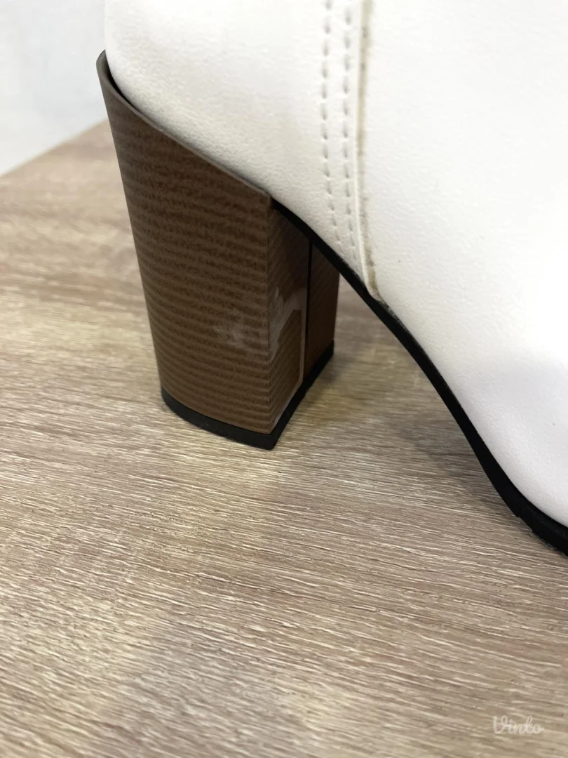 72 - Nove ženske čizme