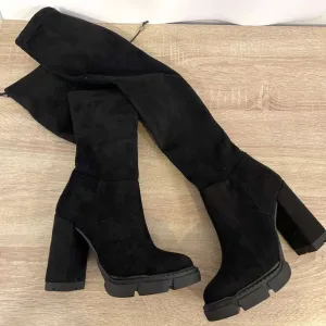 2 - Nove čarapa čizme