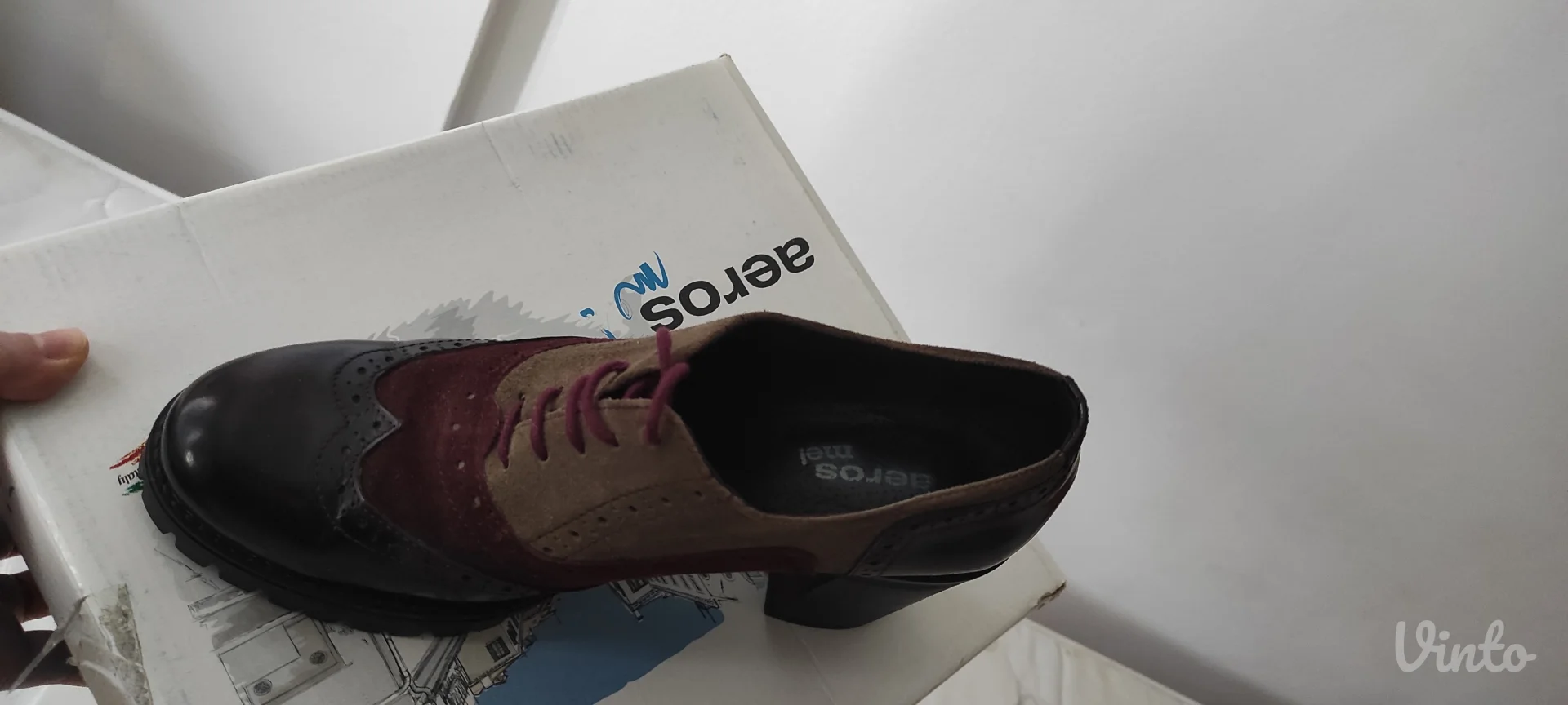 Oxford cipele na stiklu