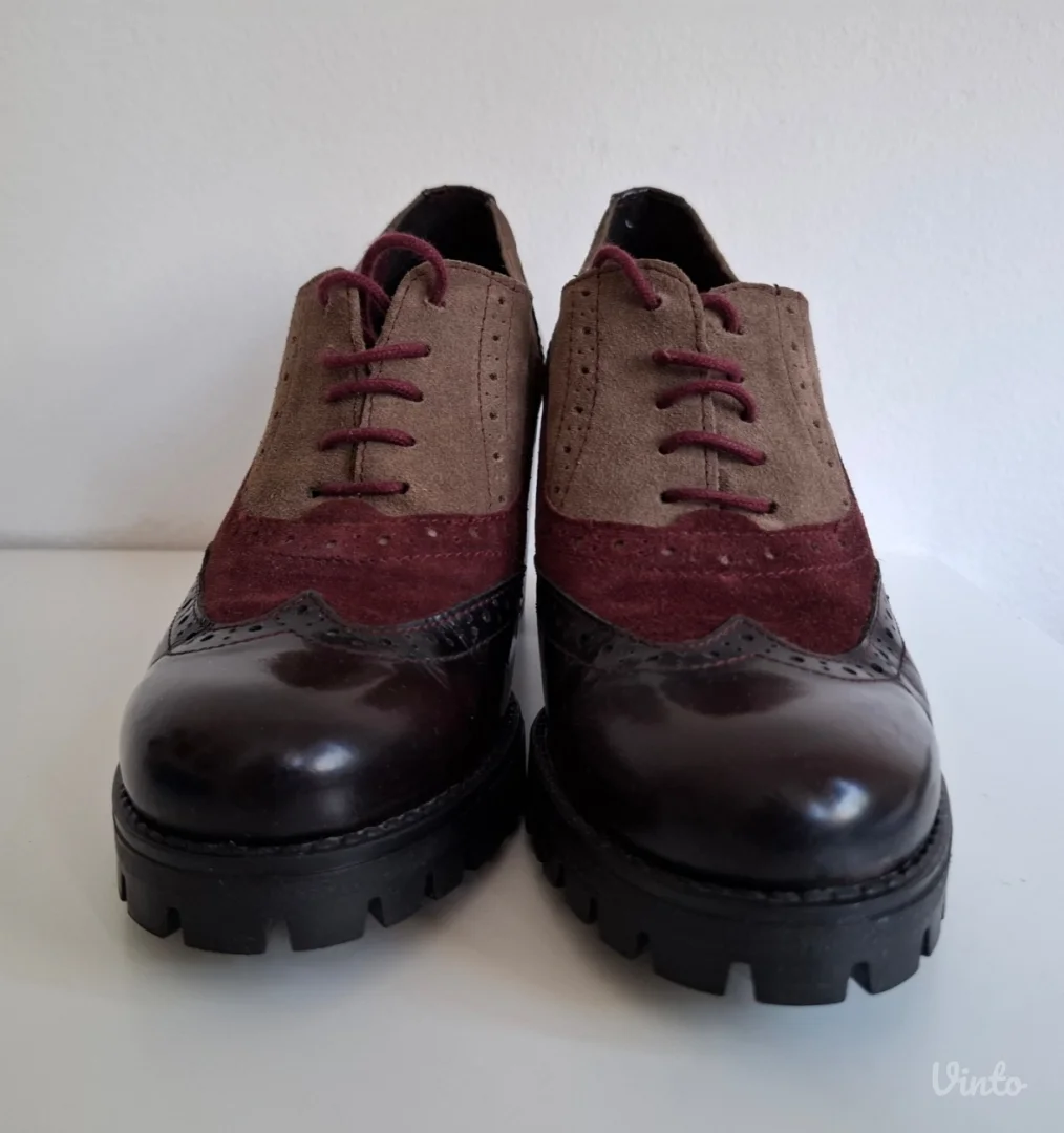 Oxford cipele na stiklu