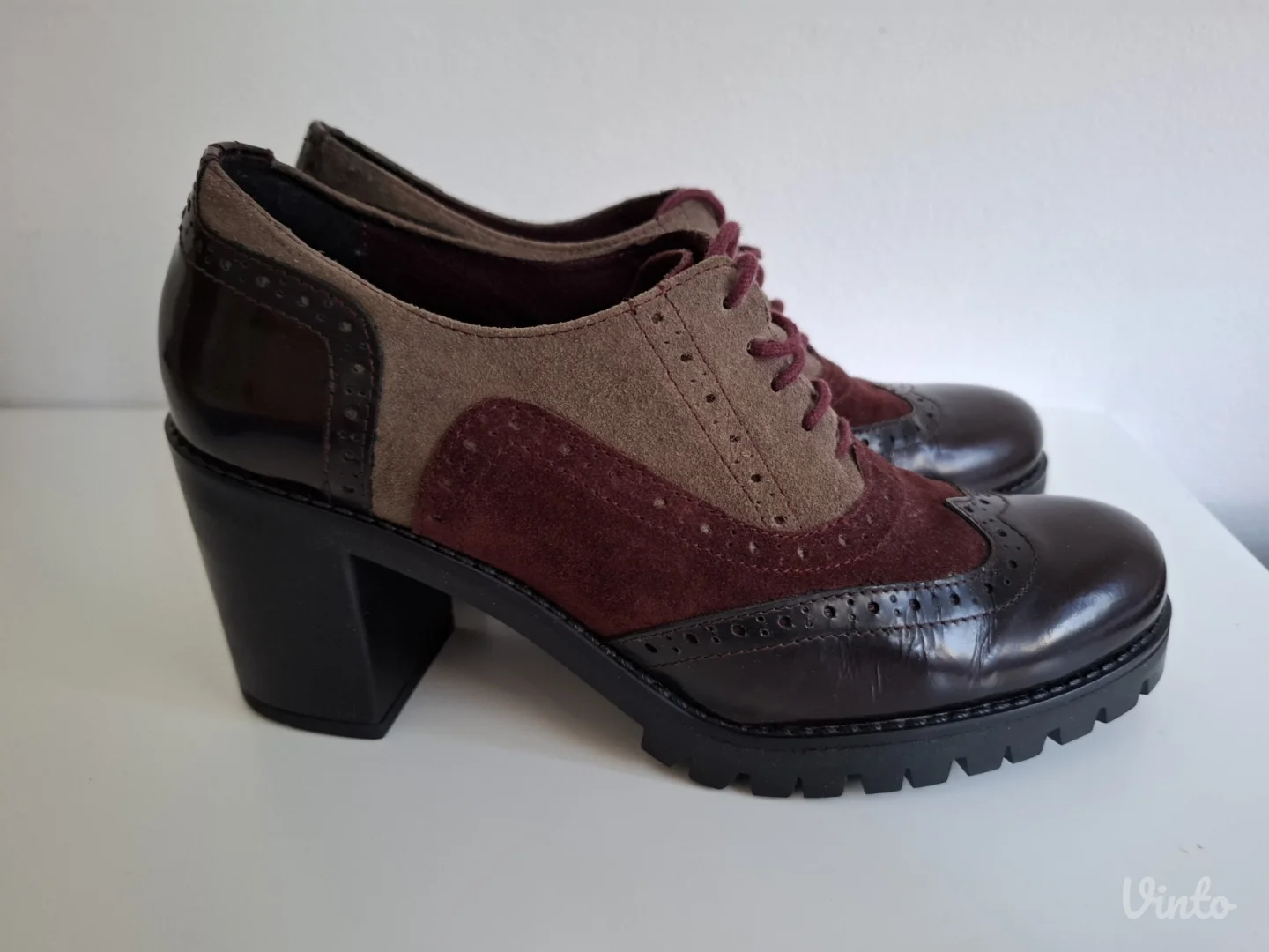 Oxford cipele na stiklu