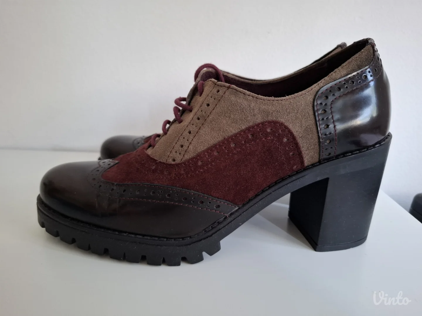 Oxford cipele na stiklu