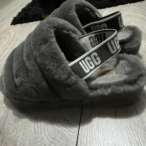 UGG - papuče