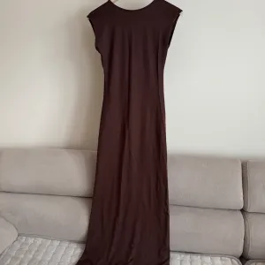 Stradivarius braon haljina