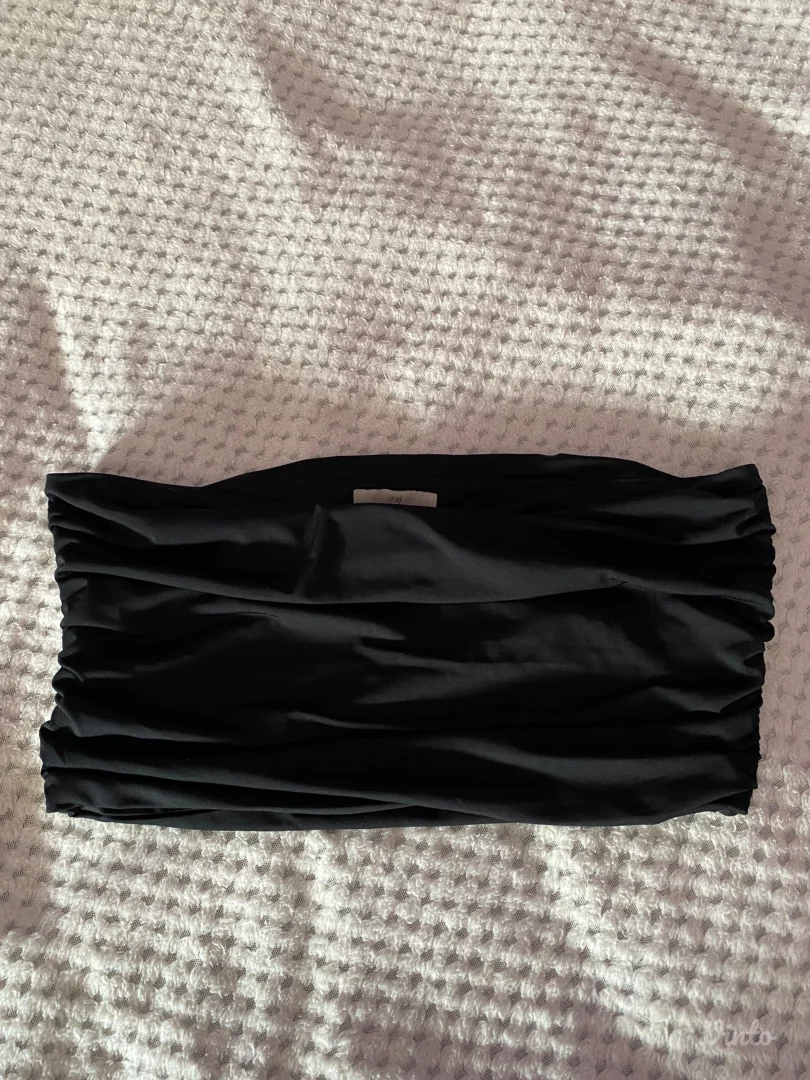 H&M crni top bez rukava