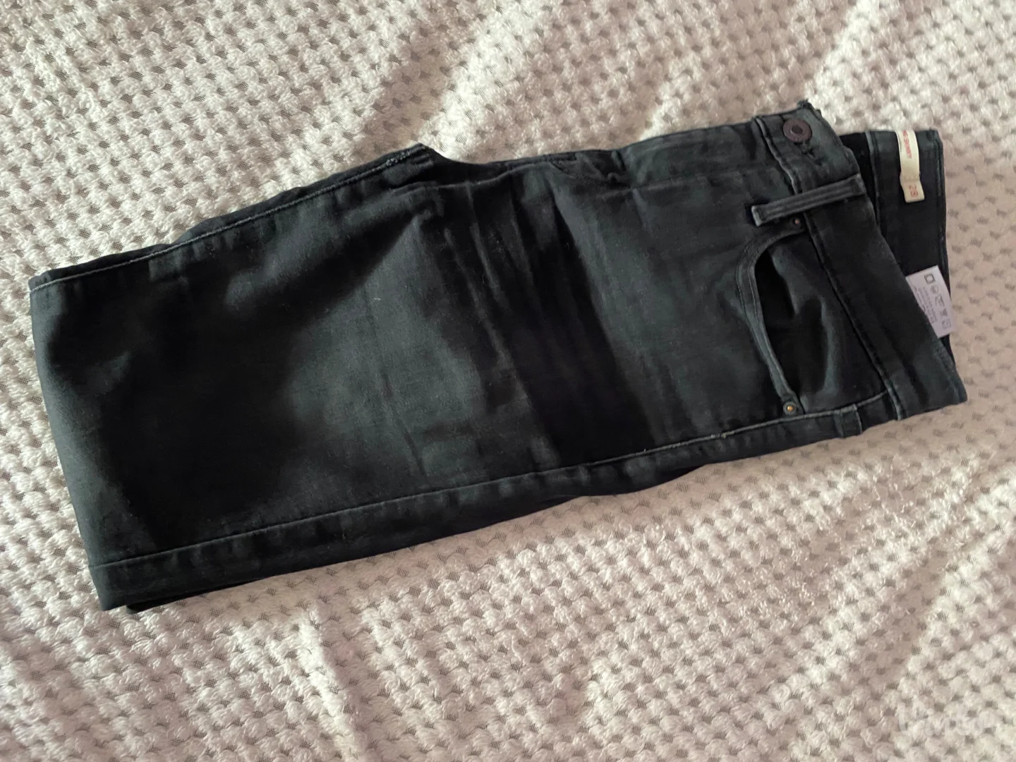 Levis crne ženske farmerice