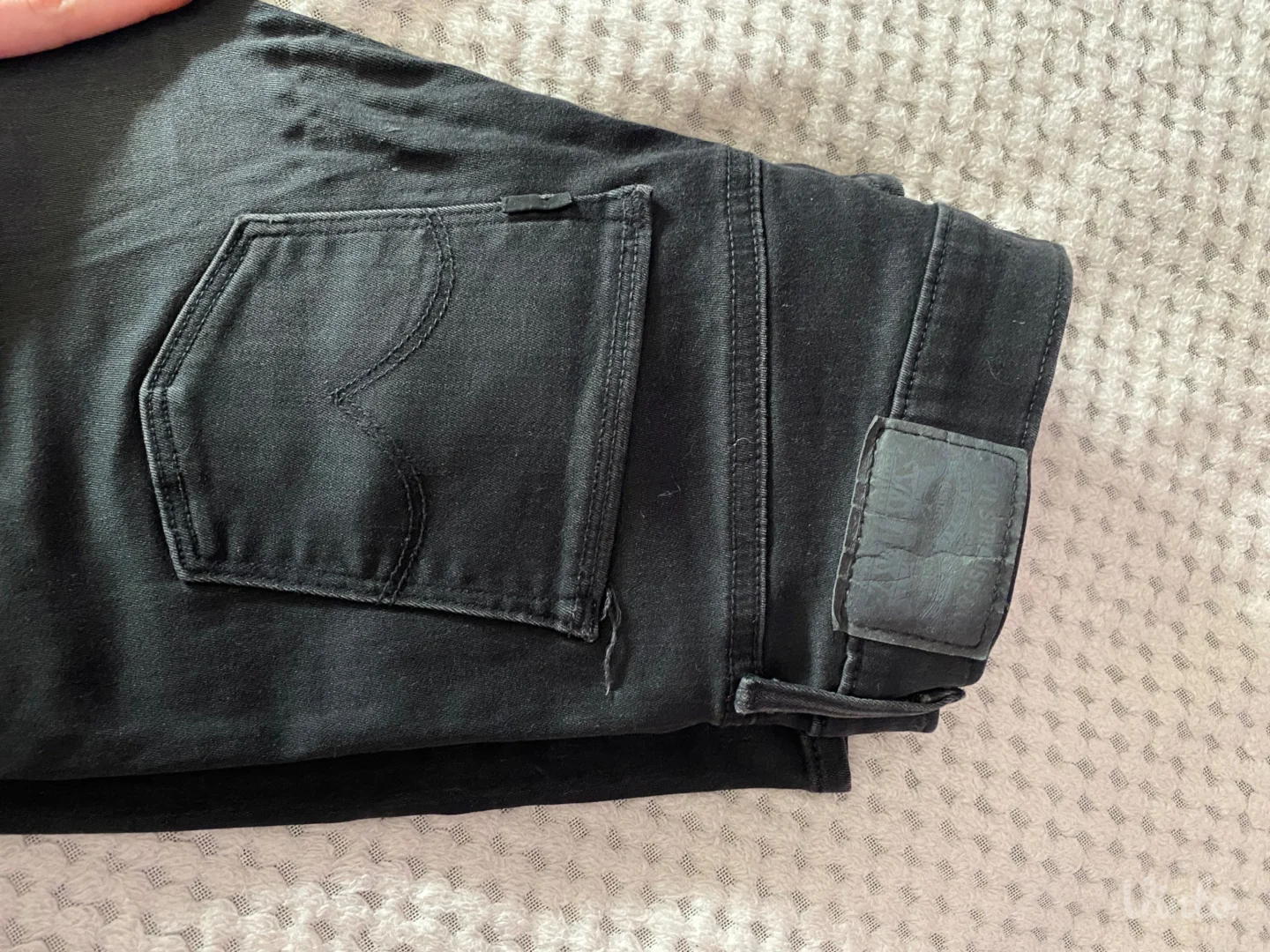 Levis crne ženske farmerice