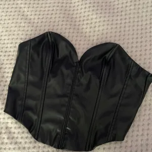 H&M kožni korset