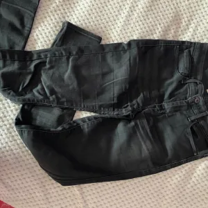 Levis crne ženske farmerice