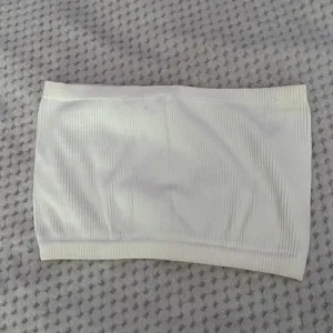 Pull&bear beli top bez rukava