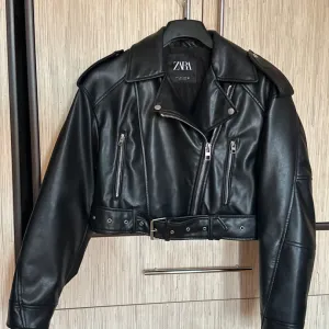 Zara jakna- FAUX LEATHER JACKET