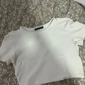 Zara crop-top bela majica
