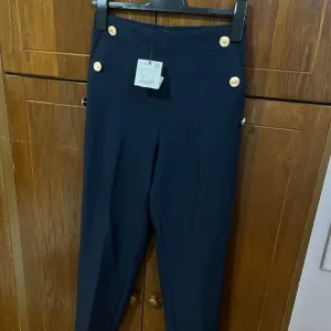Zara zenske pantalone