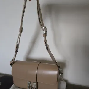 MONA KAPUCINO KOZNA TASNICA