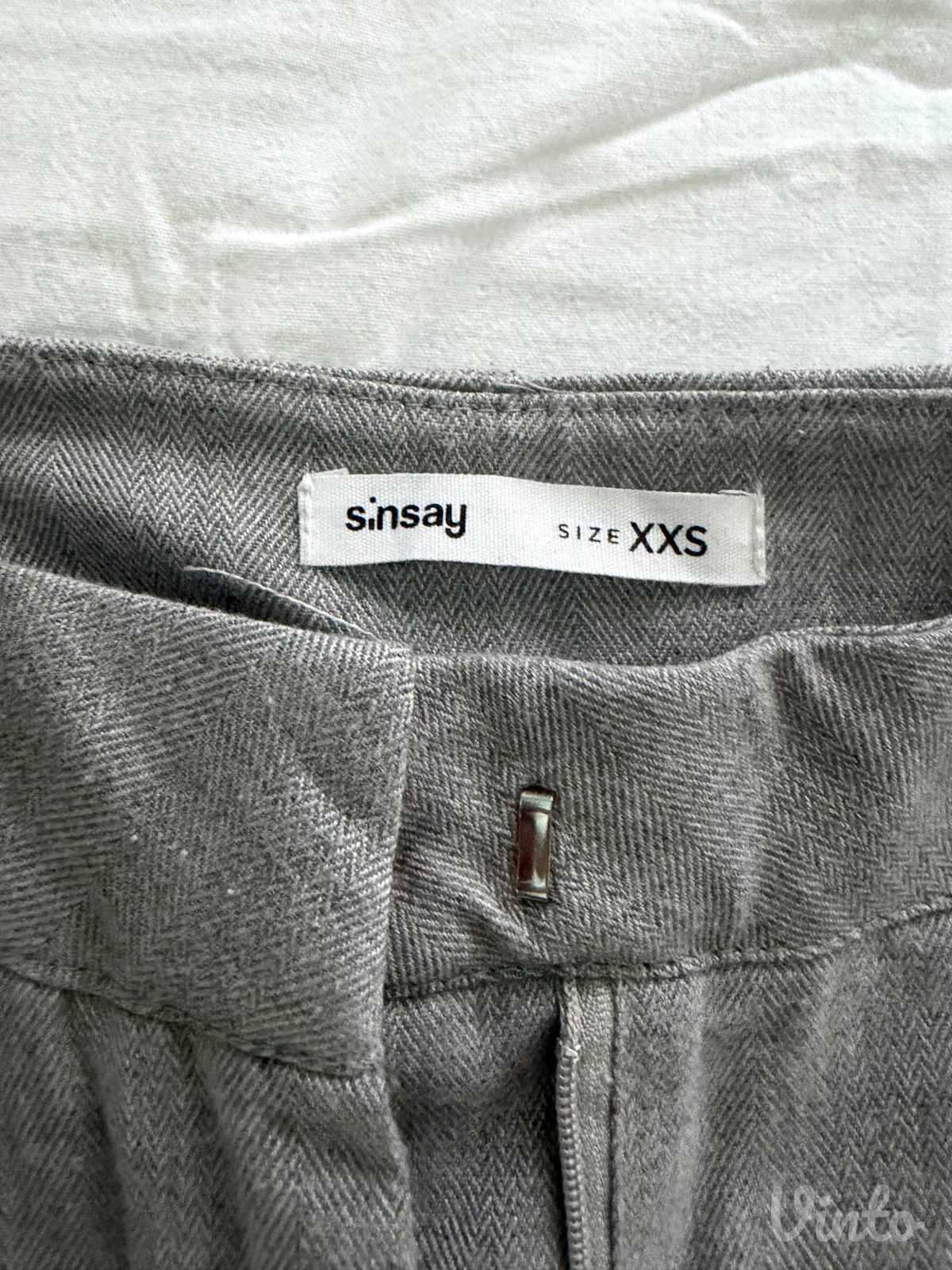 Sive elegantne pantalone