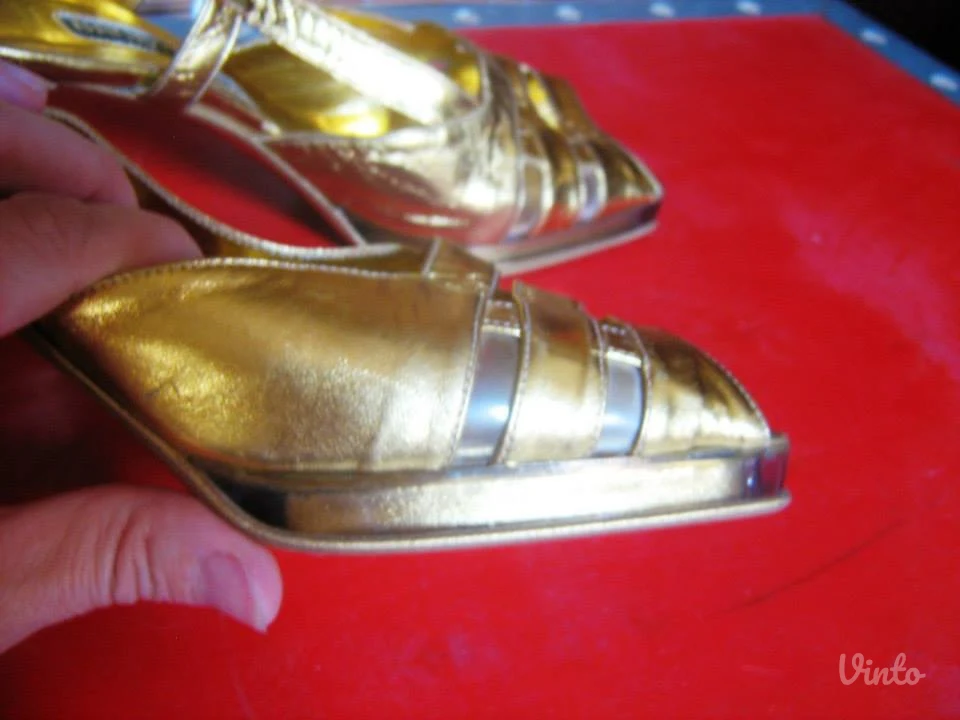 sandale 36 BRUNO MAGLI nove
