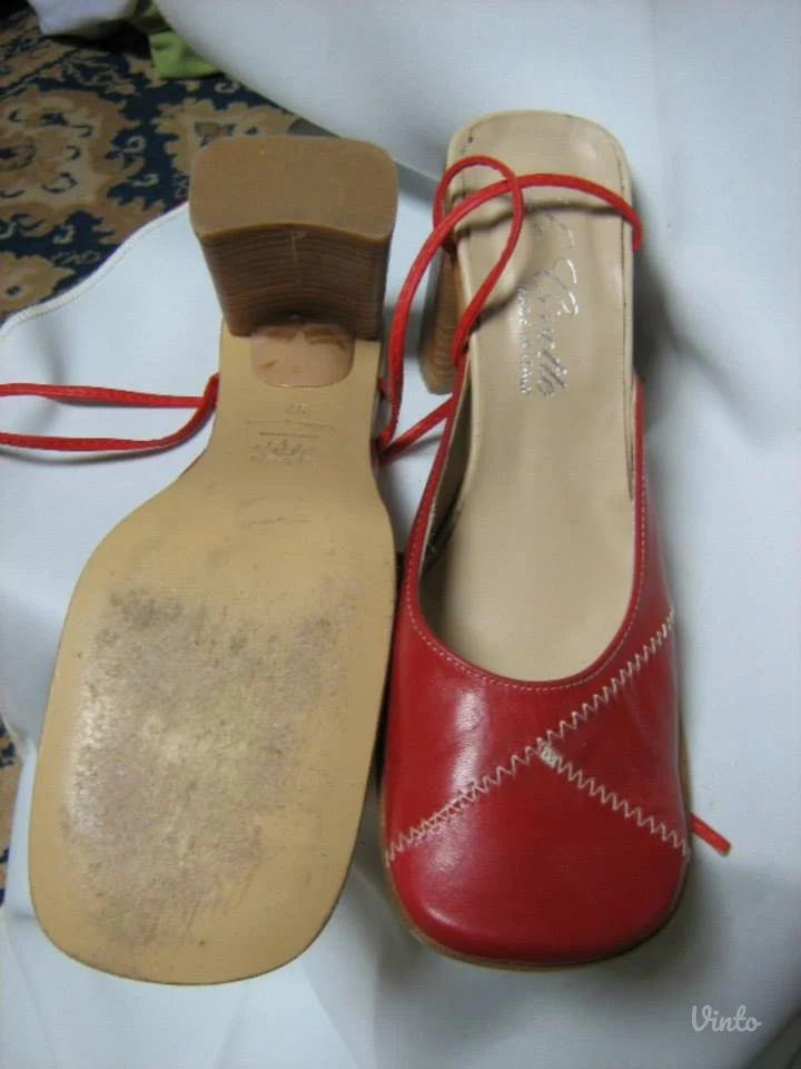 kozne 37 italijanske sandale nove