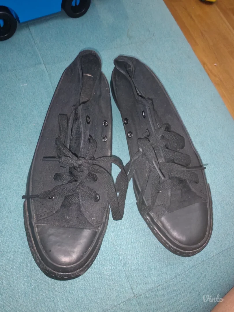 Converse crne plitke patike