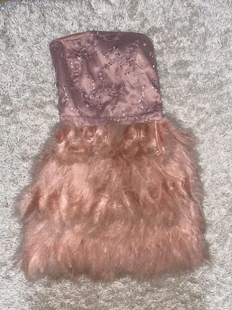 Svecana haljina sa perjem