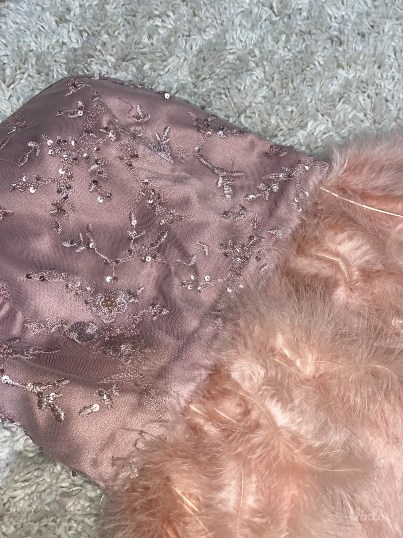 Svecana haljina sa perjem