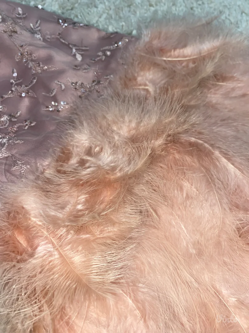 Svecana haljina sa perjem