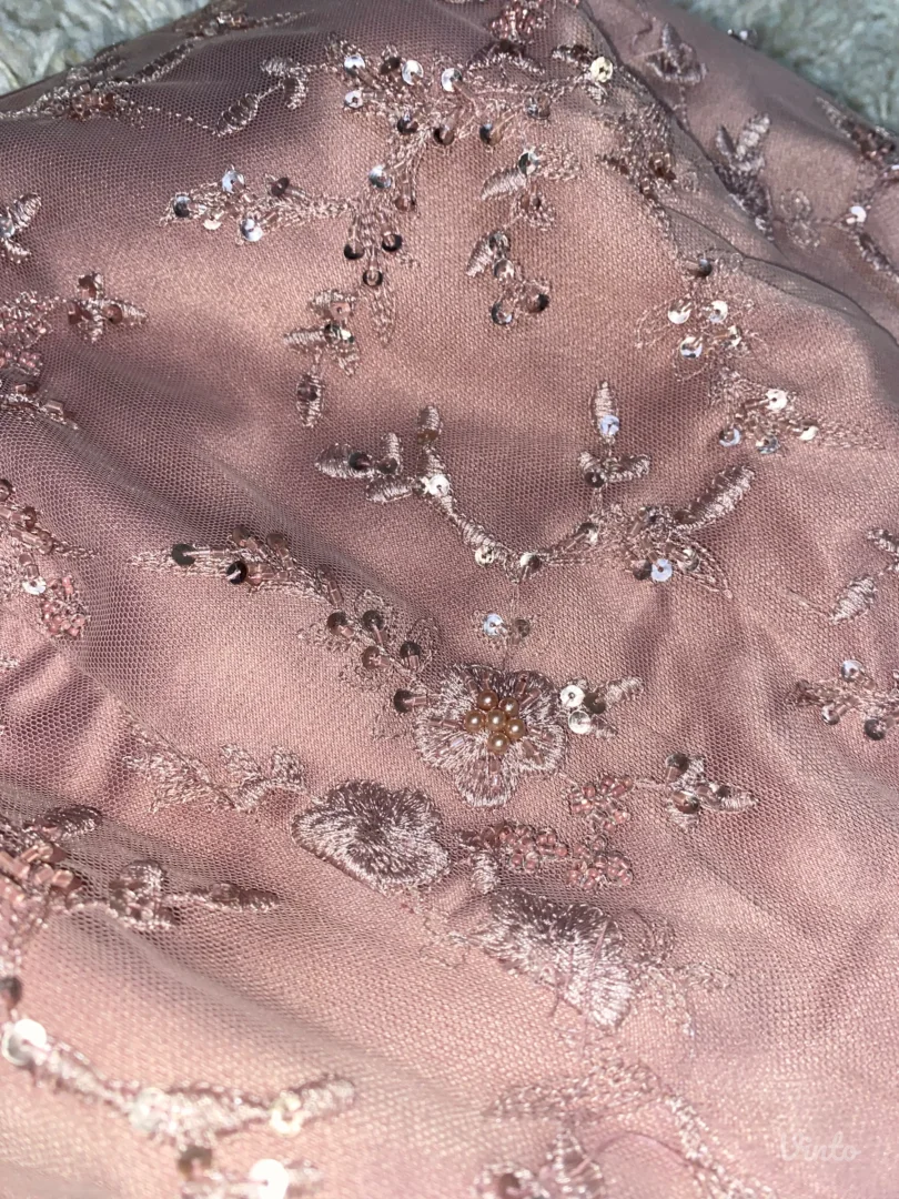 Svecana haljina sa perjem