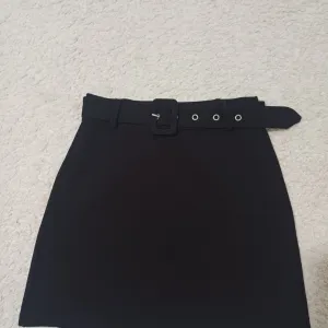 crna sinsay suknja sa kaisem S