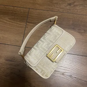 Fendi torbica nova