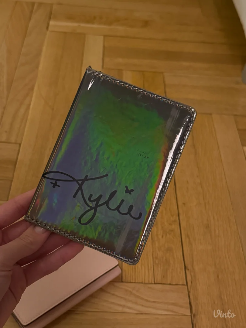 KenndalxKylie futrola za pasos