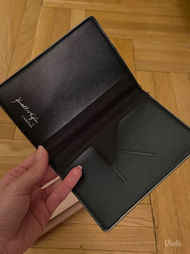 KenndalxKylie futrola za pasos