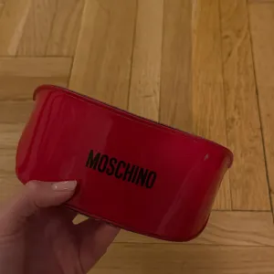 Moschino kutija za naocare