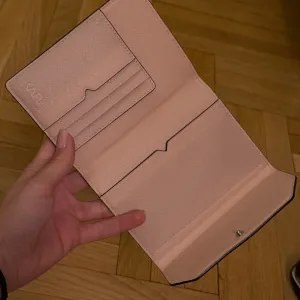 Karl Lagerfeld futrola za pasos