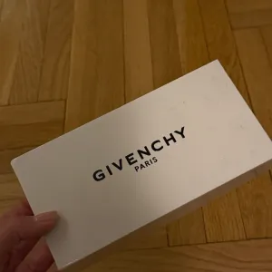 Givenchy kutija