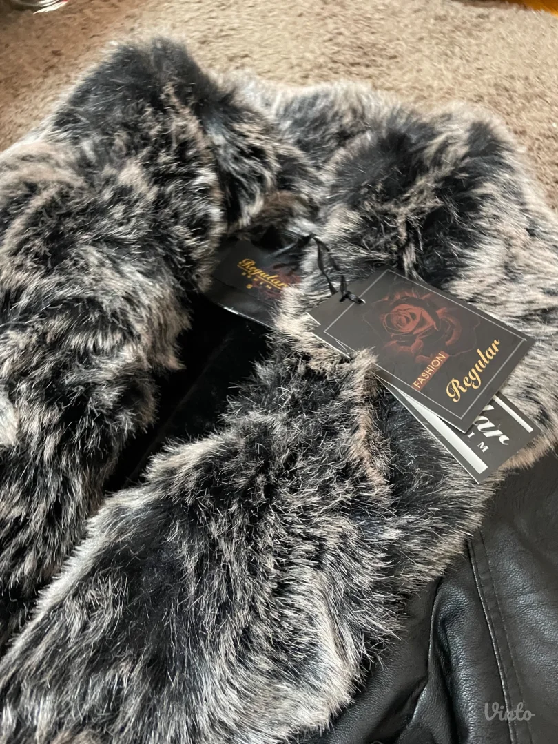 Crna jakna sa krznom