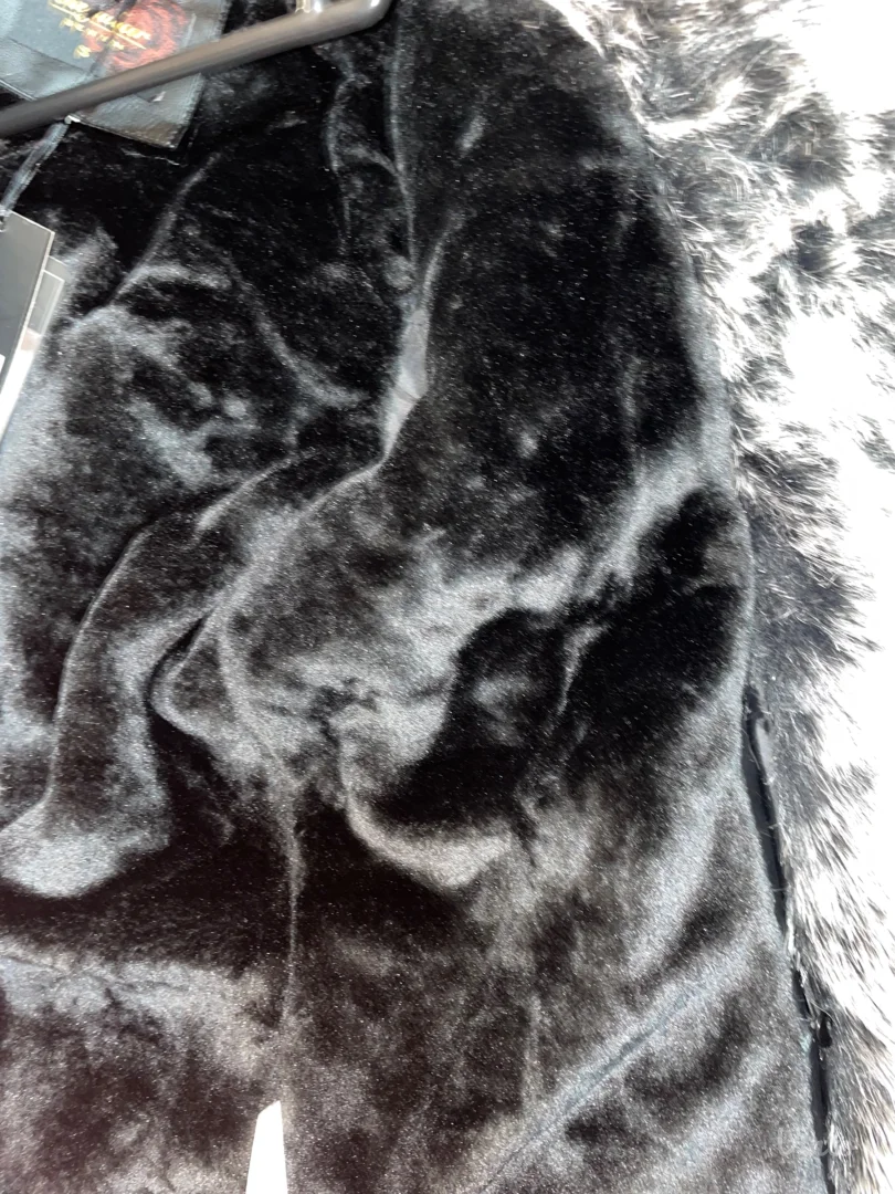 Crna jakna sa krznom