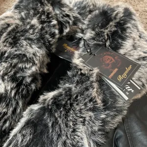 Crna jakna sa krznom