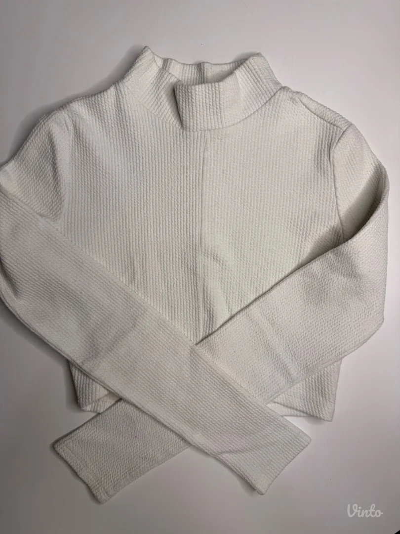 Crop top rolka bershka