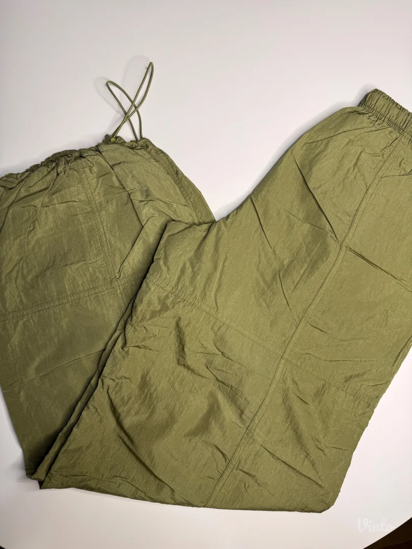 Suskavi donji deo bershka