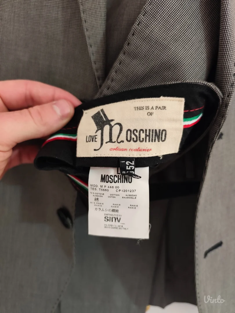 Love Moschino sivo muško odelo