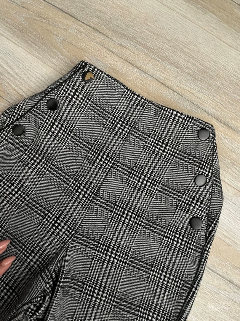 Stradivarius karirane pantalone