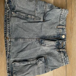 Stradivarius teksas suknja