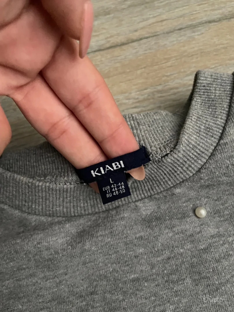 Kiabi sivi džemper sa biserima