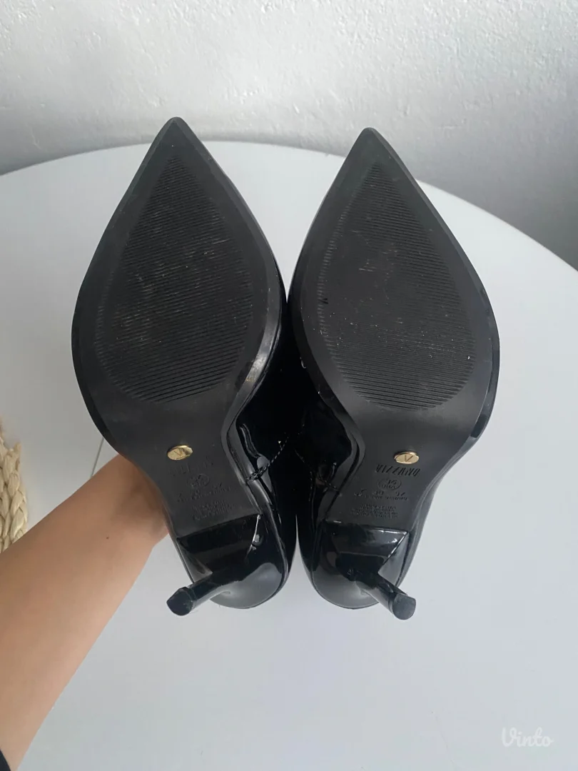 Vizzano crne lakovane salonke