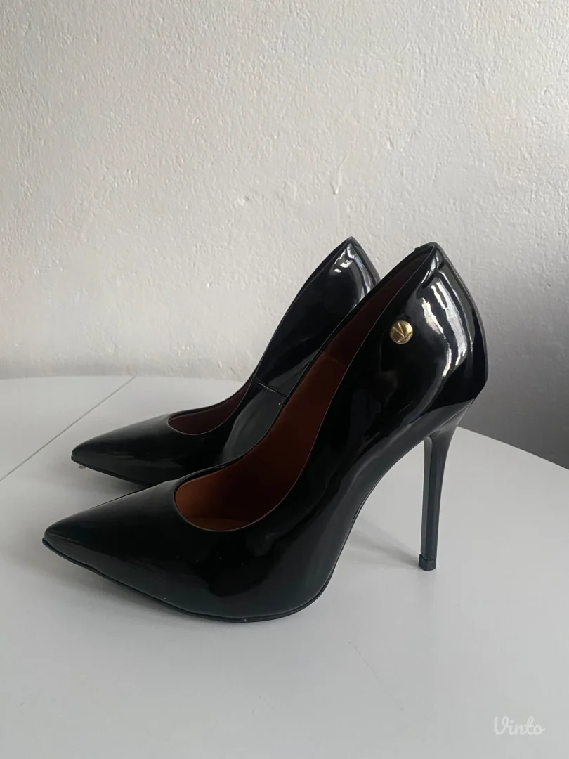 Vizzano crne lakovane salonke