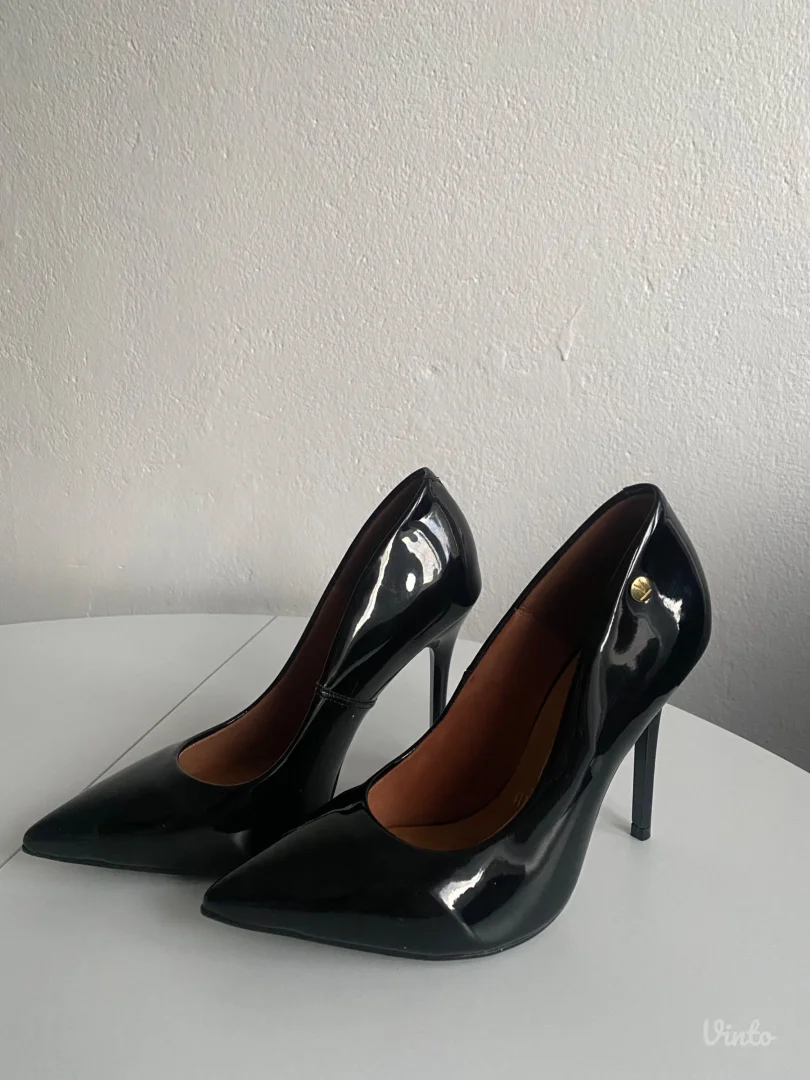 Vizzano crne lakovane salonke