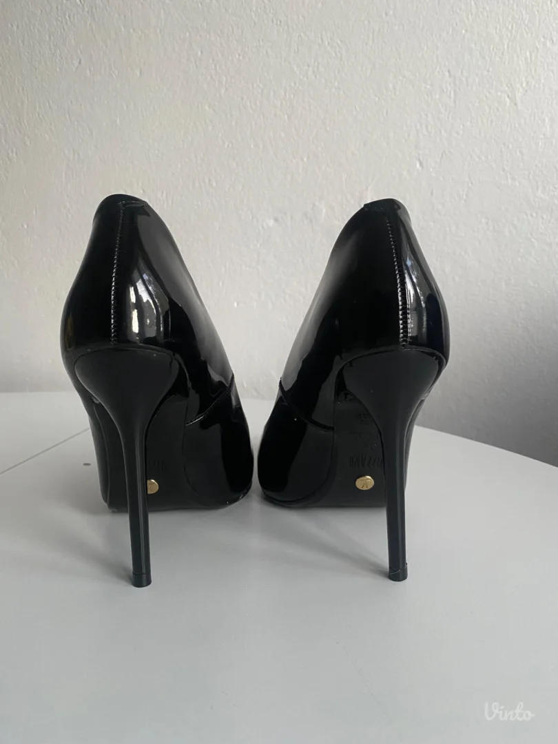 Vizzano crne lakovane salonke