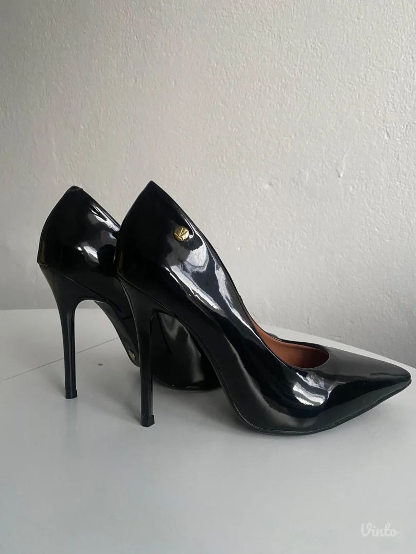 Vizzano crne lakovane salonke