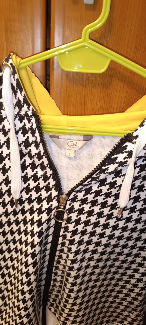 C&A- ženska dukserica na zakopčavanje