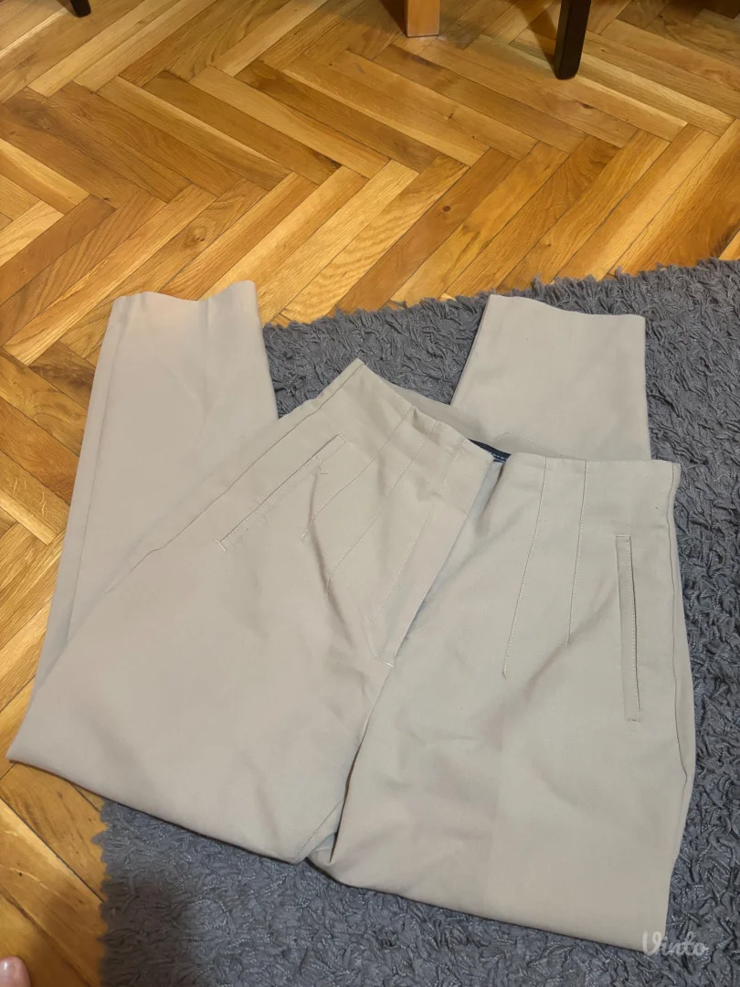 Zara pantalone na crtu